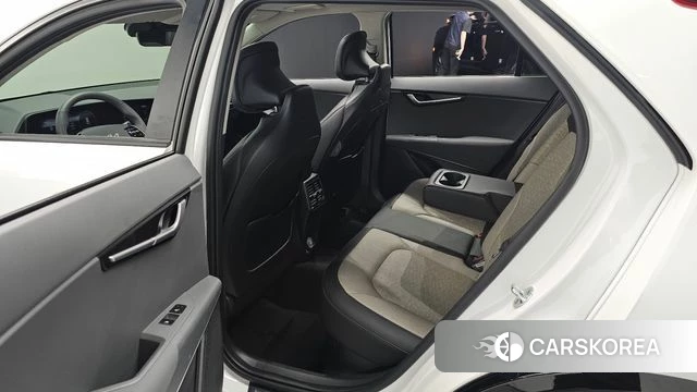 Kia Di Ol Nu Niro 2022 Белый из Кореи, фото 3