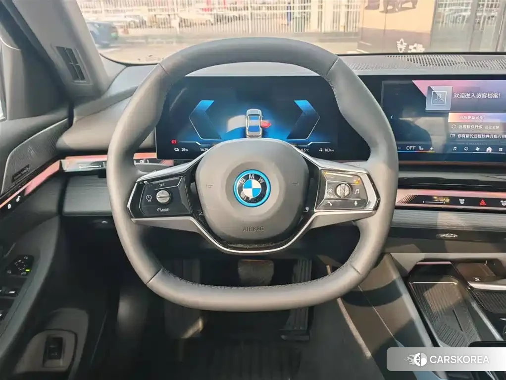 BMW i5 2025 Silver/gray из Китая, фото 3