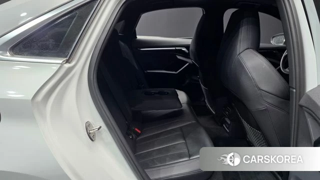 Audi A3 (8Y) 2023 Белый из Кореи, фото 3