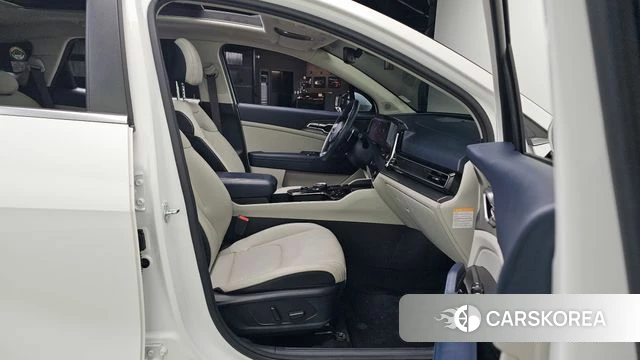 Kia Sportage 5th Generation Hybrid 2023 Белый из Кореи, фото 3