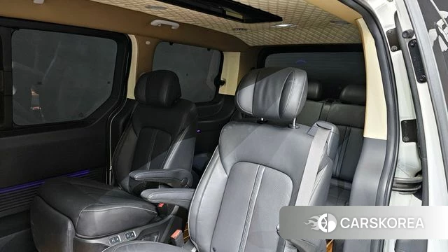 Hyundai Staria 2023 Белый из Кореи, фото 3