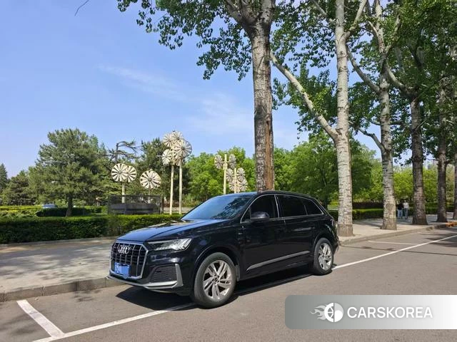 Audi Q7 2021 Черный из Китая, фото 3