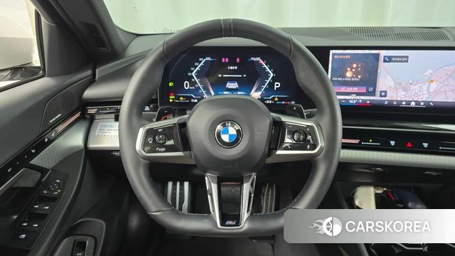 BMW 5 Series (G60) 2024 Белый из Кореи, фото 3