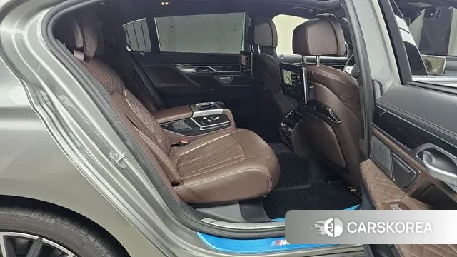 BMW 7 Series (G11) 2021 Серебристо-серый из Кореи, фото 3