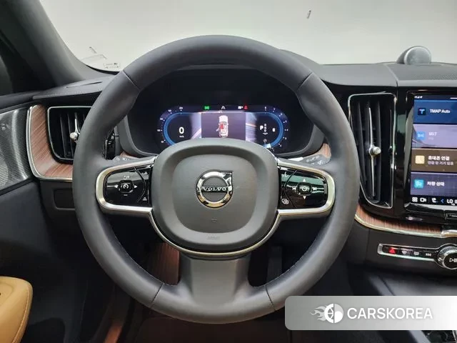 Volvo XC60 second Generation 2025 Белый из Кореи, фото 3