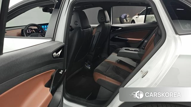 Volkswagen ID.4 2023 Белый из Кореи, фото 3