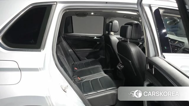 Volkswagen Tiguan second Generation 2018 Серебряный из Кореи, фото 3