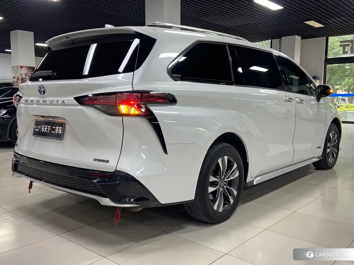 Toyota Granvia 2023 Белый из Китая, фото 3