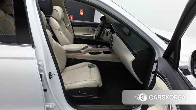 Genesis GV70 2023 Белый из Кореи, фото 3