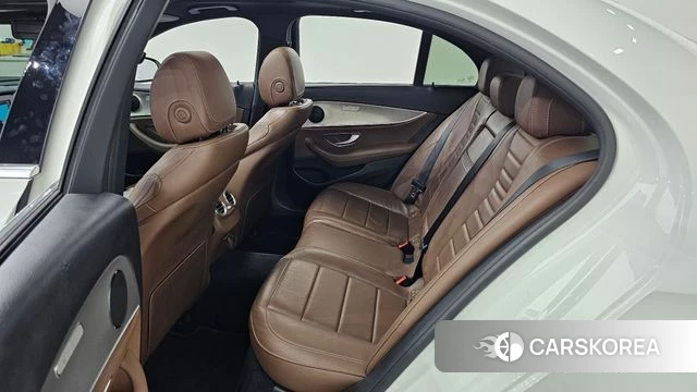 Mercedes-Benz E-Class W213 2018 Белый из Кореи, фото 3