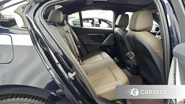 BMW 5 Series (G60) 2024 Черный из Кореи, фото 3