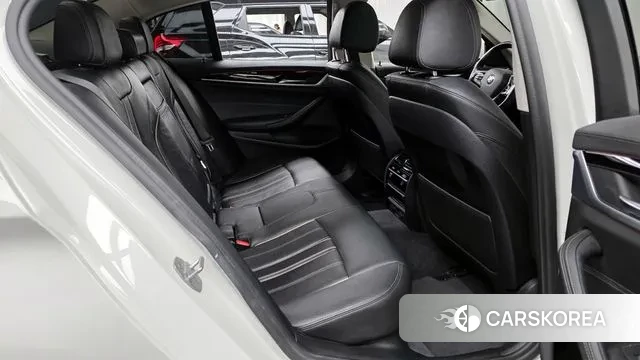 BMW 5 Series (G30) 2019 Белый из Кореи, фото 3