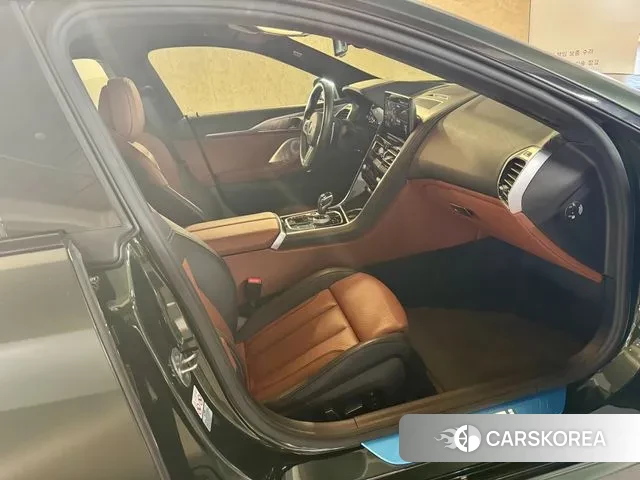 BMW 8 Series (G15) 2022 Темно-зеленый из Кореи, фото 3