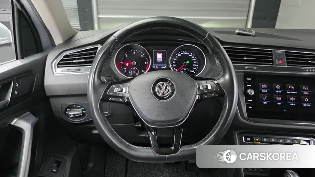 Volkswagen Tiguan second Generation 2018 Серебряный из Кореи, фото 3