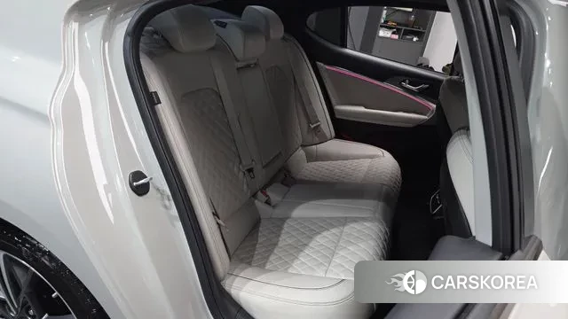 Genesis The New G70 2023 Жемчужный цвет из Кореи, фото 3