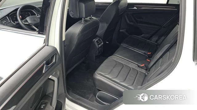 Volkswagen Tiguan second Generation 2024 Белый из Кореи, фото 3