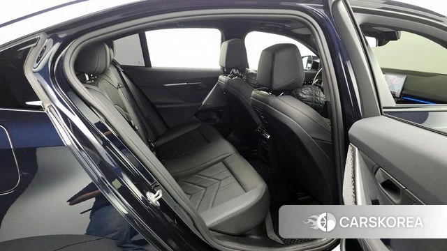 BMW 5 Series (G60) 2024 Черный из Кореи, фото 3