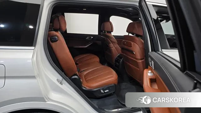 BMW X7 (G07) 2023 Белый из Кореи, фото 3