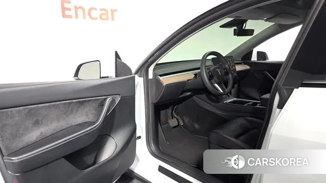 Tesla Model Y 2021 Белый из Кореи, фото 3