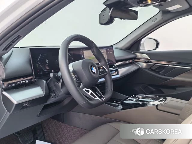BMW 5 series 2025 Белый из Китая, фото 3
