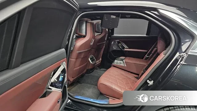 BMW i7 (G70) 2023 Черный из Кореи, фото 3