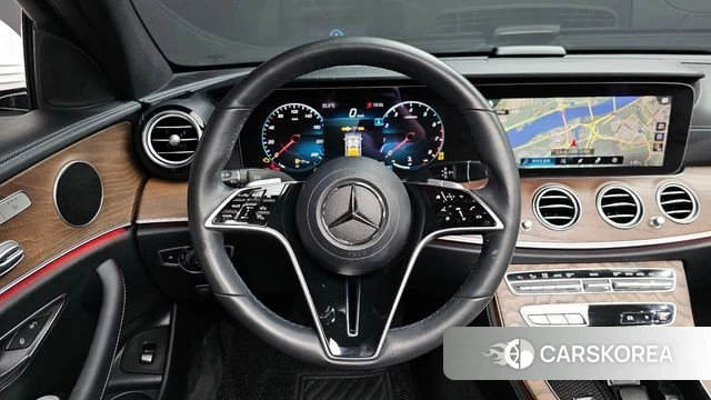 Mercedes-Benz E-Class W213 2023 Белый из Кореи, фото 3