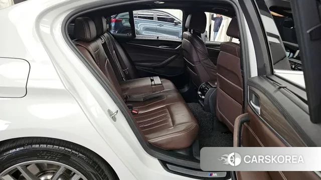 BMW 5 Series (G30) 2018 Белый из Кореи, фото 3