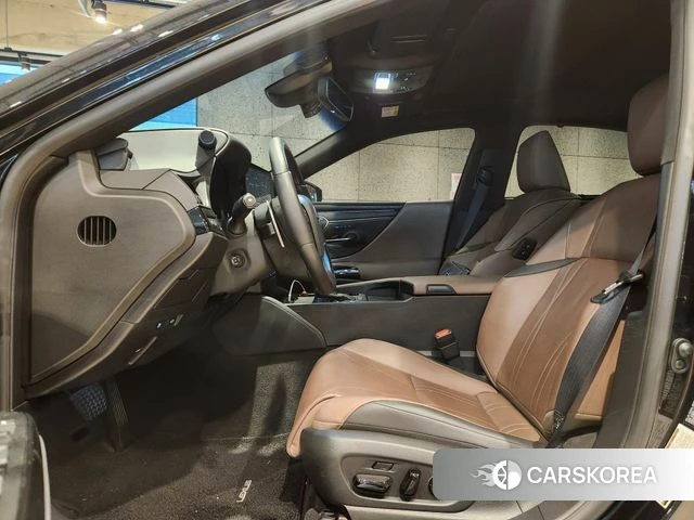 Lexus ES300h 7th generation 2023 Черный из Кореи, фото 3