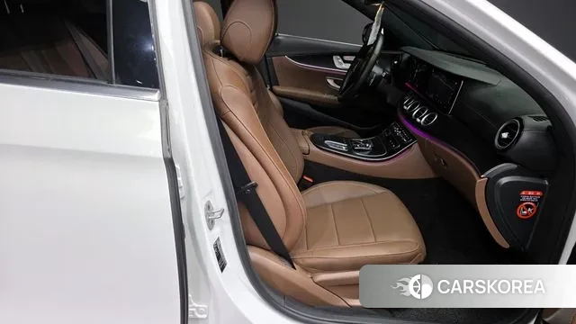 Mercedes-Benz E-Class W213 2022 Белый из Кореи, фото 3