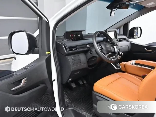 Hyundai Staria 2023 Белый из Кореи, фото 3