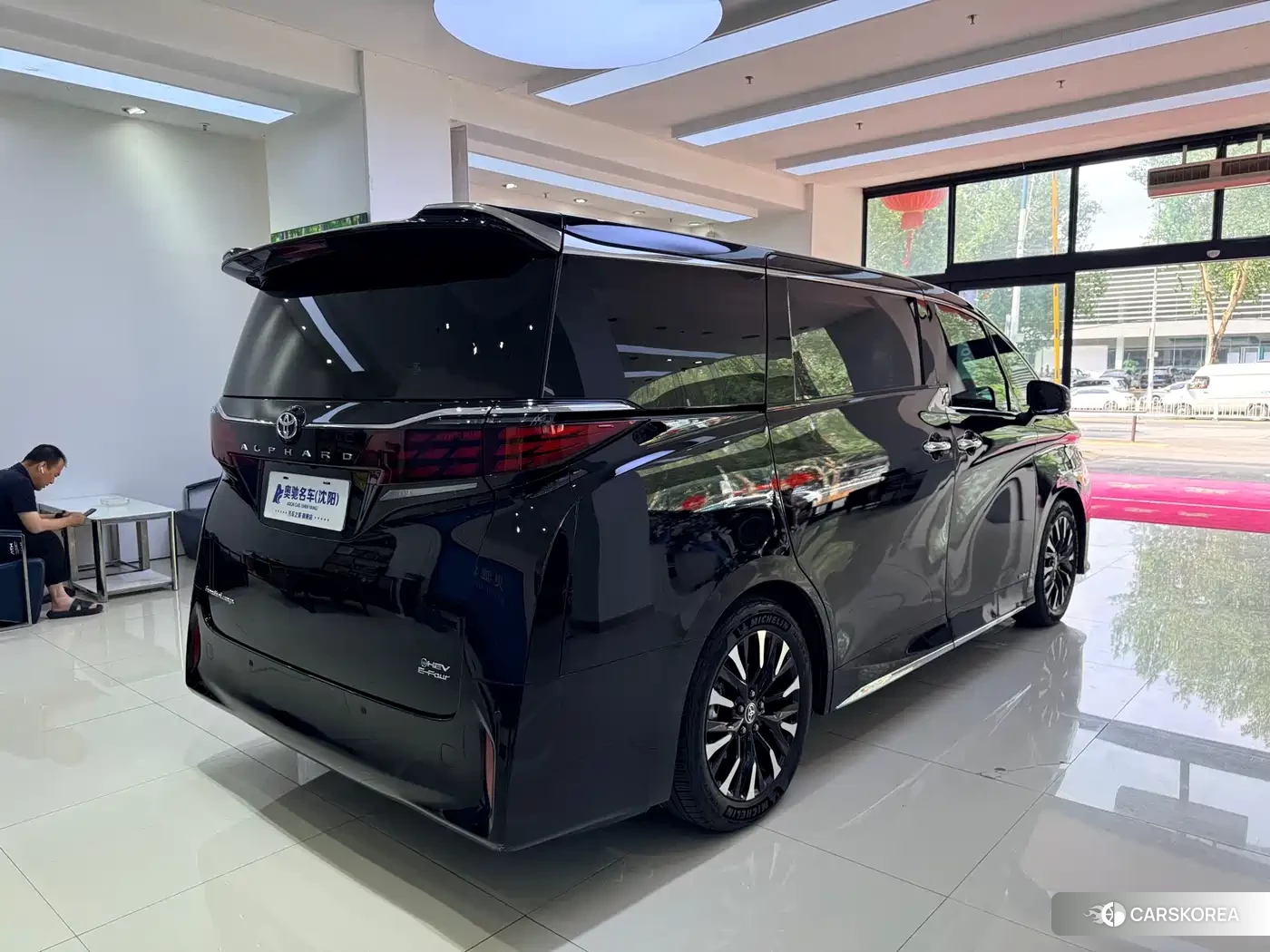 Toyota Alphard 2023 Черный из Китая, фото 3