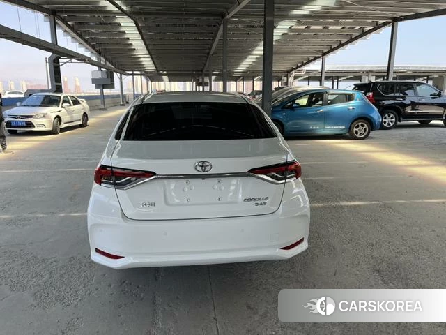 Toyota Corolla 2022 Белый из Китая, фото 3
