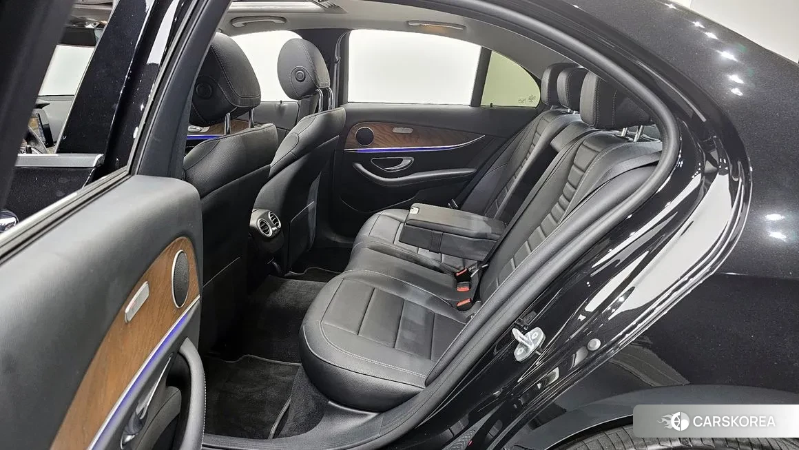 Mercedes-Benz E-Class W213 2018 Черный из Кореи, фото 3