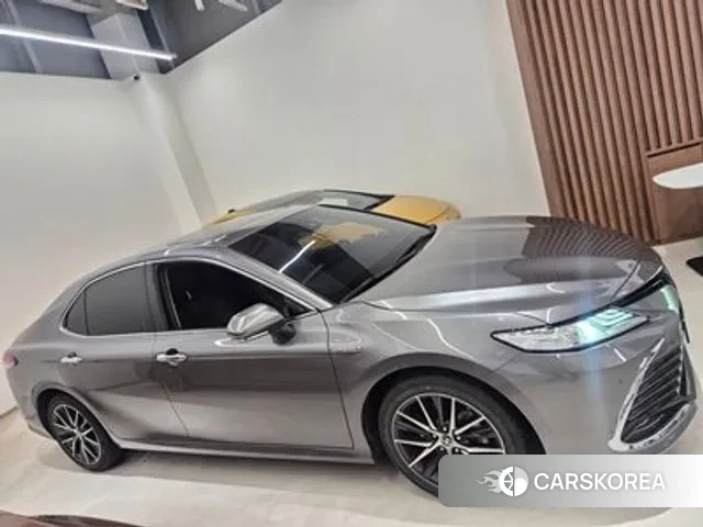 Toyota Camry (XV70) 2023 Серебряный из Кореи, фото 3