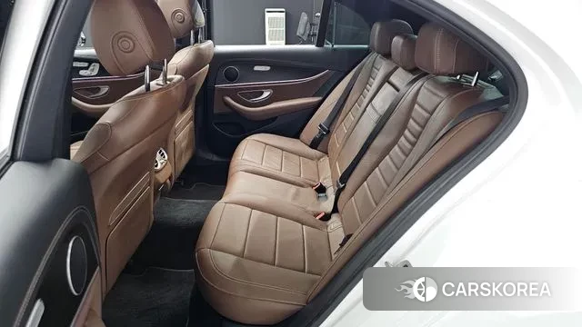 Mercedes-Benz E-Class W213 2023 Белый из Кореи, фото 3