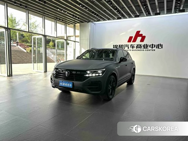 Volkswagen Touareg 2024 Темно-серый из Китая, фото 3
