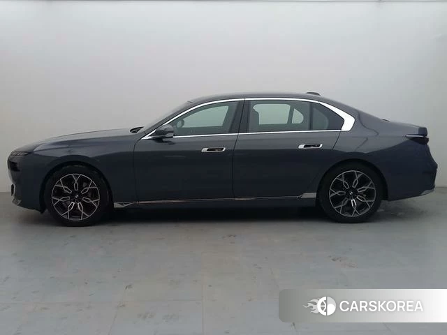 BMW 7 series 2024 Темно-серый из Китая, фото 3