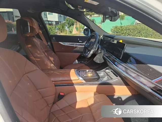 BMW 7 Series (G70) 2025 Белый из Кореи, фото 3