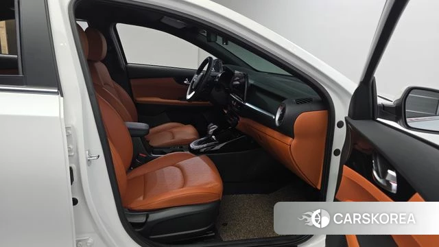 Kia The New K3 2nd generation 2024 Белый из Кореи, фото 3