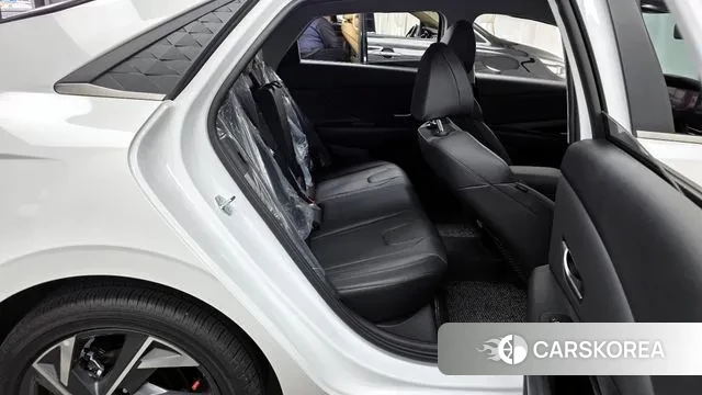 Hyundai The New Avante (CN7) 2023 Белый из Кореи, фото 3