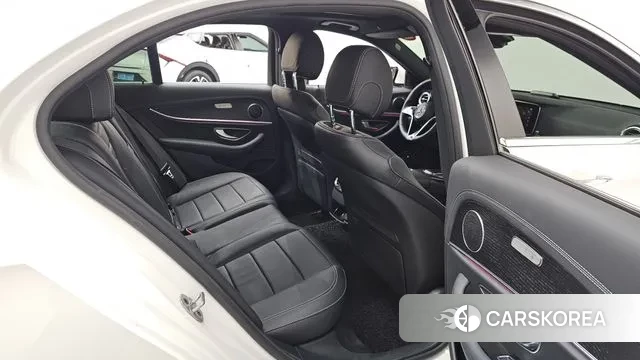 Mercedes-Benz E-Class W213 2022 Белый из Кореи, фото 3