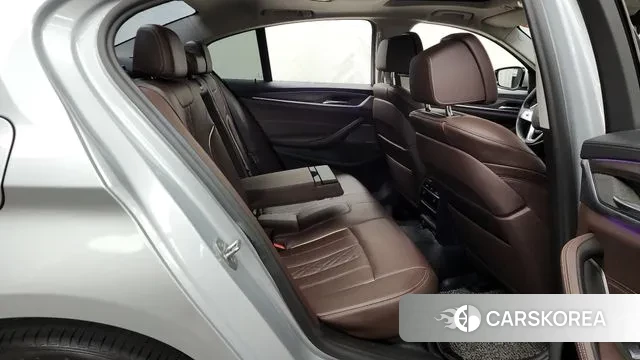 BMW 5 Series (G30) 2020 Серебристо-серый из Кореи, фото 3