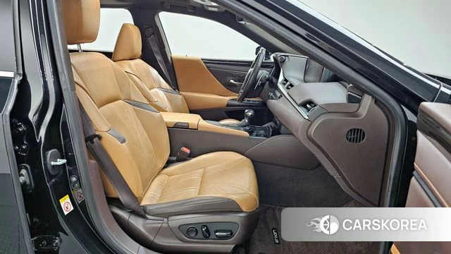 Lexus ES300h 7th generation 2018 Черный из Кореи, фото 3