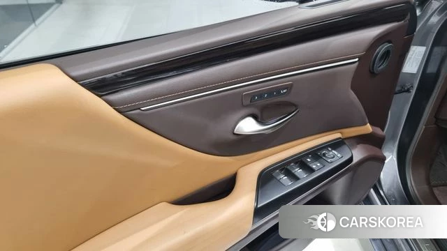 Lexus ES300h 7th generation 2021 Серый из Кореи, фото 3