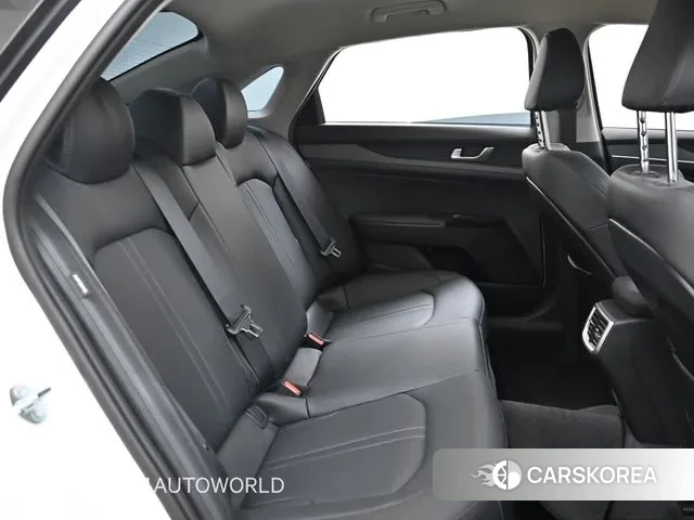 Kia The New K5 3rd generation 2025 Белый из Кореи, фото 3