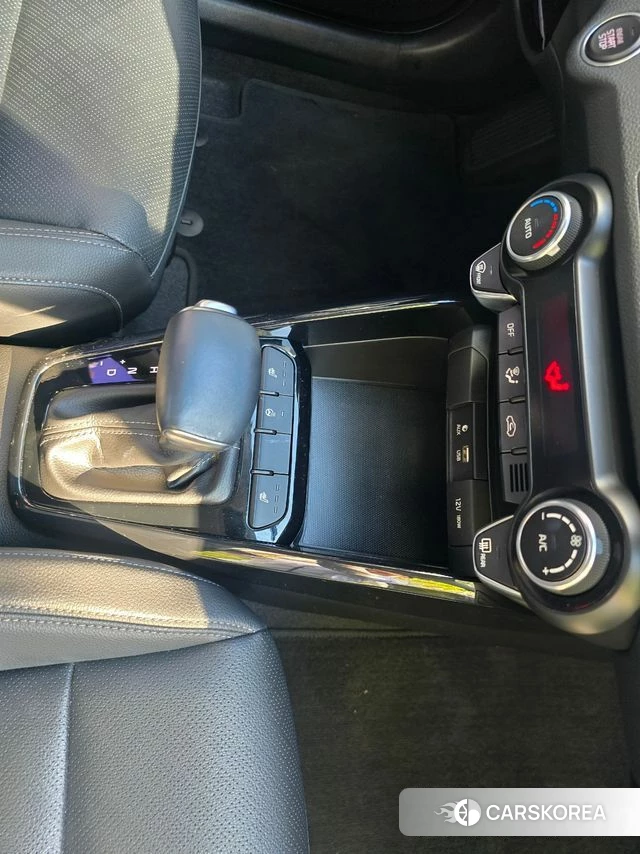 Kia Stonic 2018 Белый из Кореи, фото 3