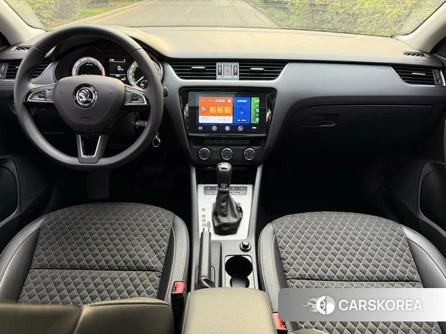 Skoda Octavia 2019 Коричневый из Китая, фото 3