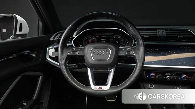 Audi Q3 (F3) 2023 Белый из Кореи, фото 3
