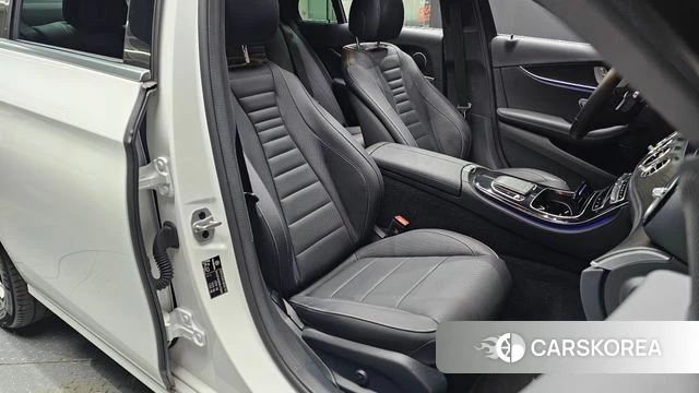 Mercedes-Benz E-Class W213 2023 Белый из Кореи, фото 3