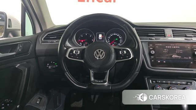 Volkswagen Tiguan second Generation 2018 Белый из Кореи, фото 3